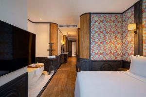 Voodi või voodid majutusasutuse The Orient Jakarta, a Royal Hideaway Hotel toas