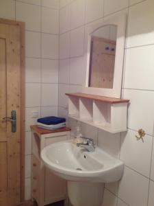 a bathroom with a sink and a mirror at Ferienwohnung Familie Kitzke in Teisnach