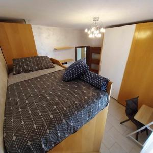 a bedroom with a bed and pillows on it at Luxury 9 person Holiday Home a walk to Paceville's nightlife in Is-Swieqi