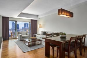 Posezení v ubytování JW Marriott Hotel and Suites Saigon