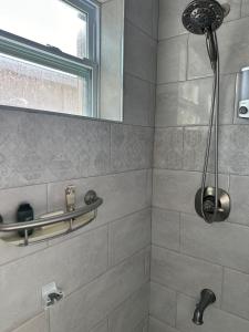 Koupelna v ubytování Bed in 6-Bed Dormitory Room