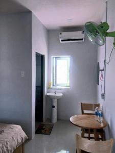 Ένα ή περισσότερα κρεβάτια σε δωμάτιο στο Nhà Nghỉ T&T