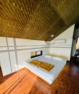 Postel nebo postele na pokoji v ubytování Bhogwey Heights Resort -Sindhudurg