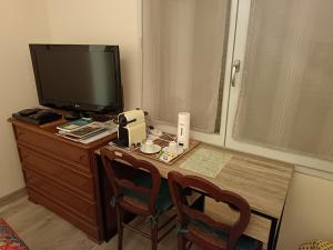 TV a/nebo společenská místnost v ubytování Chambre et table d'hôtes La Meule