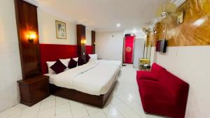 Postel nebo postele na pokoji v ubytování Hotel New Mid City Multan