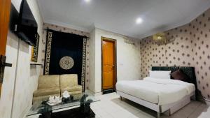 Postel nebo postele na pokoji v ubytování Hotel New Mid City Multan