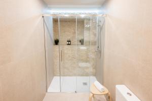 a shower with a glass door in a bathroom at Casa Cancho 2 - La Guarnicionería in Trujillo +28 photos