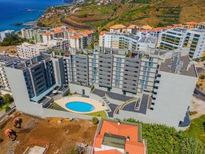 eine Luftaufnahme einer Stadt mit Gebäuden in der Unterkunft Relax Stay in Funchal