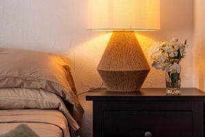 Posteľ alebo postele v izbe v ubytovaní New Renovated Central Apartment With Modern Touch