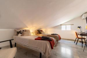 Posteľ alebo postele v izbe v ubytovaní New Renovated Central Apartment With Modern Touch