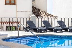 Bazén v ubytovaní New Renovated Central Apartment With Modern Touch alebo v jeho blízkosti