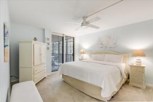 Postel nebo postele na pokoji v ubytování Compass Point 221 + 19 fotografií