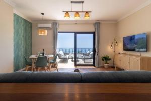 Televisyen dan/atau pusat hiburan di Heart Of Mijas Gorgeous Flat With Panoramic View