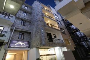 a building with a sign for a hotel at Townhouse Saket Residency Near Saket Metro in New Delhi