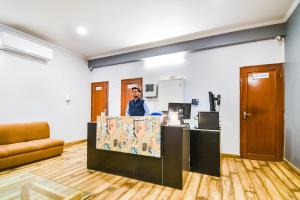 Μια τηλεόραση ή/και κέντρο ψυχαγωγίας στο Collection O Hotel Urban Stays