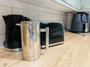 a juicer sitting on a counter next to a microwave at Pass the Keys The Old Shop Family Cottage for 6 & Furry Friends in Hulme End