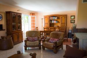 a living room with two chairs and a table at Casa de Alvite in Alvito