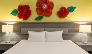 Postel nebo postele na pokoji v ubytování Bakour Punta Cana Suites
