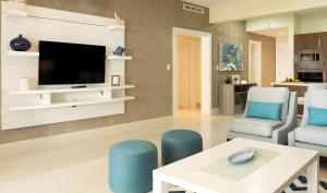 Kuchyň nebo kuchyňský kout v ubytování Bakour Punta Cana Suites