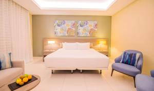 Postel nebo postele na pokoji v ubytování Bakour Punta Cana Suites