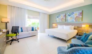 Postel nebo postele na pokoji v ubytování Bakour Punta Cana Suites