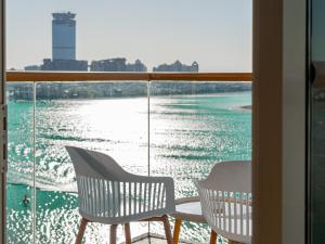Royal Central Hotel and Resort The Palm的阳台或露台