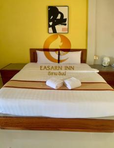 Postel nebo postele na pokoji v ubytování โรงแรมอีสานอินน์ ยโสธร - Easarninn Yasothorn