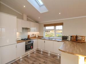 Køkken eller tekøkken på Cherry Blossom Lodge + 30 billeder