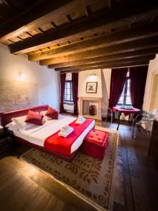 Postel nebo postele na pokoji v ubytování Truly Verona - Delle Erbe suites
