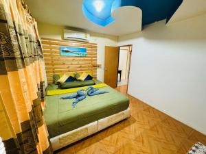 a bedroom with a bed with people laying on it at Archary Lanta Apartment in Ko Lanta +36 photos