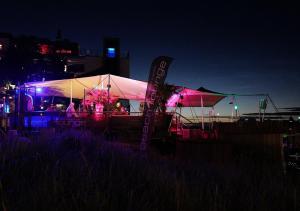 a tent with people inside of it at night at Strandliebe in Scharbeutz, stilvolle Ferienwohnung, 150m zum Strand! Sonnenbalkon, ruhig gelegen, kostenfreier Parkplatz, Fahrstuhl in Scharbeutz