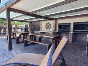 Foto dalla galleria di PA Sands Beach House Kowie River 9 Sleeper Pool a Port Alfred