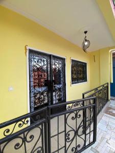 Gallery image of Legrandpré II SANTA LUCIA BONAMOUSSADI WIFI ILLIMITÉ FORAGE GROUPE ÉLECTROGÈNE À 50m DE LA ROUTE in Douala +10 photos