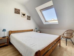 a bedroom with a bed and a window and a chair at Appartement 2 chambres proche mer et centre, parking inclus - FR-1-236-66 in Stella-Plage