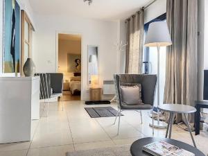 Posedenie v ubytovaní Appartement cosy pour 4 pers à 2 pas de la plage, déco soignée, cuisine équipée - FR-1-236-149