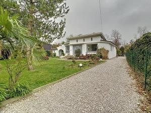 Vonkajšia záhrada v ubytovaní Villa lumineuse à Stella-Plage, jardin clos, terrasse, proche plage et commerces - 6 personnes - FR-1-236-151