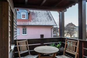 a patio with two chairs and a table on a balcony at Ferienwohnung Altstadtblick in Alsfeld