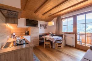 Η κουζίνα ή μικρή κουζίνα στο Apartment Sella - Unterkehrhof