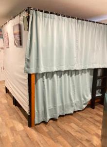 Postel nebo postele na pokoji v ubytování Minato Hostel