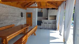O bucătărie sau chicinetă la Villa Maana, Krapinske Toplice