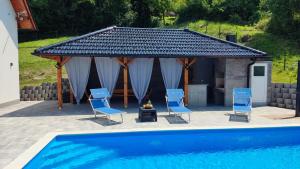 Piscina de la sau aproape de Villa Maana, Krapinske Toplice