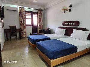 Postel nebo postele na pokoji v ubytování Golden Hôtel