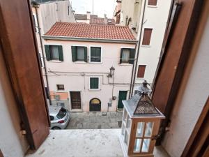 una vista da una finestra di un edificio di Holiday Home La Casa di Lu' by Interhome a Chioggia