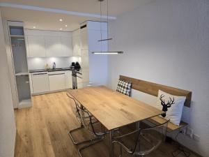 Köök või kööginurk majutusasutuses Apartment Triangel C Ronida by Interhome