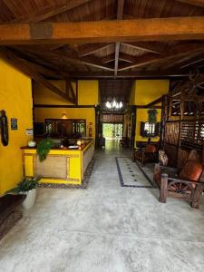 Uma área de estar em Pousada Baobá