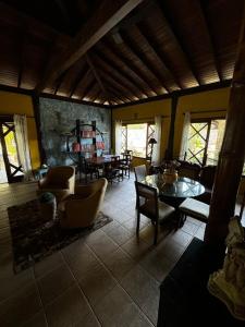 Uma área de estar em Pousada Baobá