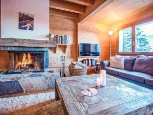 TV a/nebo společenská místnost v ubytování Chalet Chalet Casablanca by Interhome