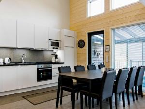 Køkken eller tekøkken på Holiday Home Himos alppinotko 6 a by Interhome