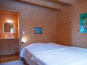 Postel nebo postele na pokoji v ubytování Chalet Chalet Casablanca by Interhome