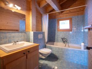 Koupelna v ubytování Chalet Chalet Casablanca by Interhome